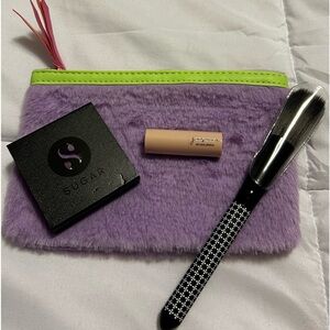 Makeup and case👄👁️